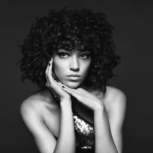 Das Foto darf nur im Zusammenhang mit der Berichterstattung zu John Paul Mitchell Systems / Paul Mitchell verwendet werden.
Nutzungszeitraum: 06.02.2018-15.01.2021
Worldwide Trade, POP, Editorial, Web (Includes JPMS social media outlets, JPMS Distributor websites and blog posts), Digital Advertising (can appear anywhere online, consumer facing) as well as Educational videos and a sizzle reel. No Consumer. No packaging.

Photographer: Darren Tieste
Wardrobe: Martina Nilsson
Make-up: Iris Moreau